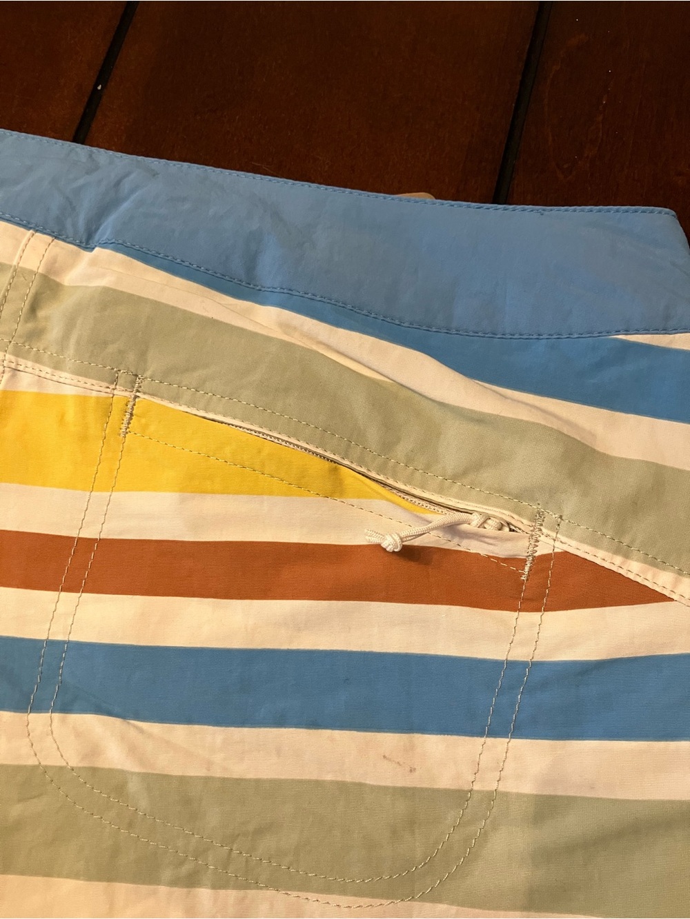 NWT Women’s Patagonia Wavefarer Boardshorts with 5” inseam, striped pattern - Picture 5 of 5